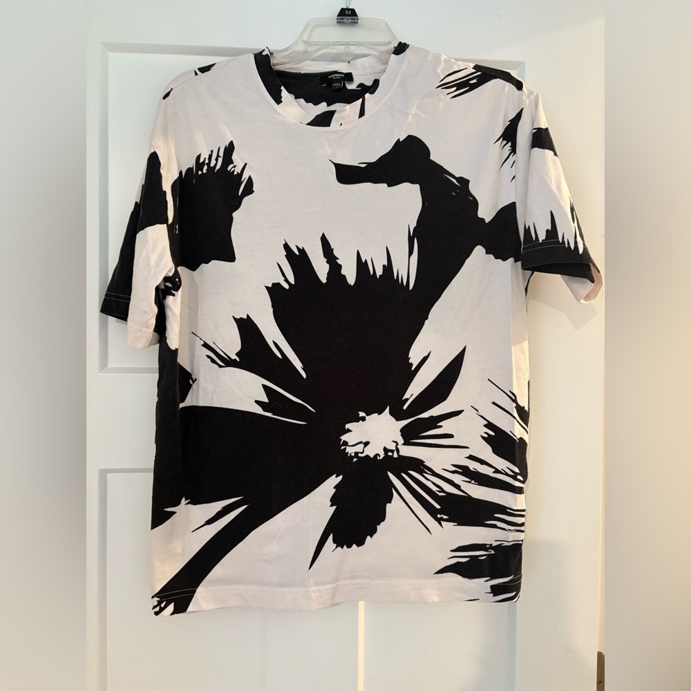 Express Men’s Black and White Relaxed Top